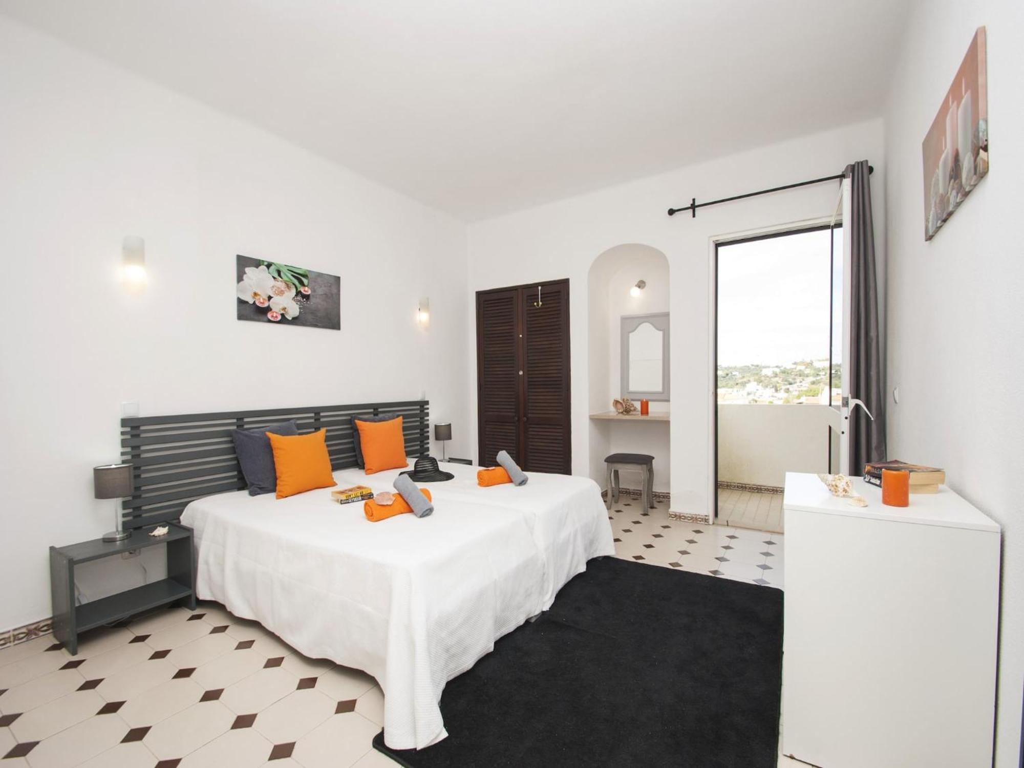 Apartment Charming Apartment, Pool,