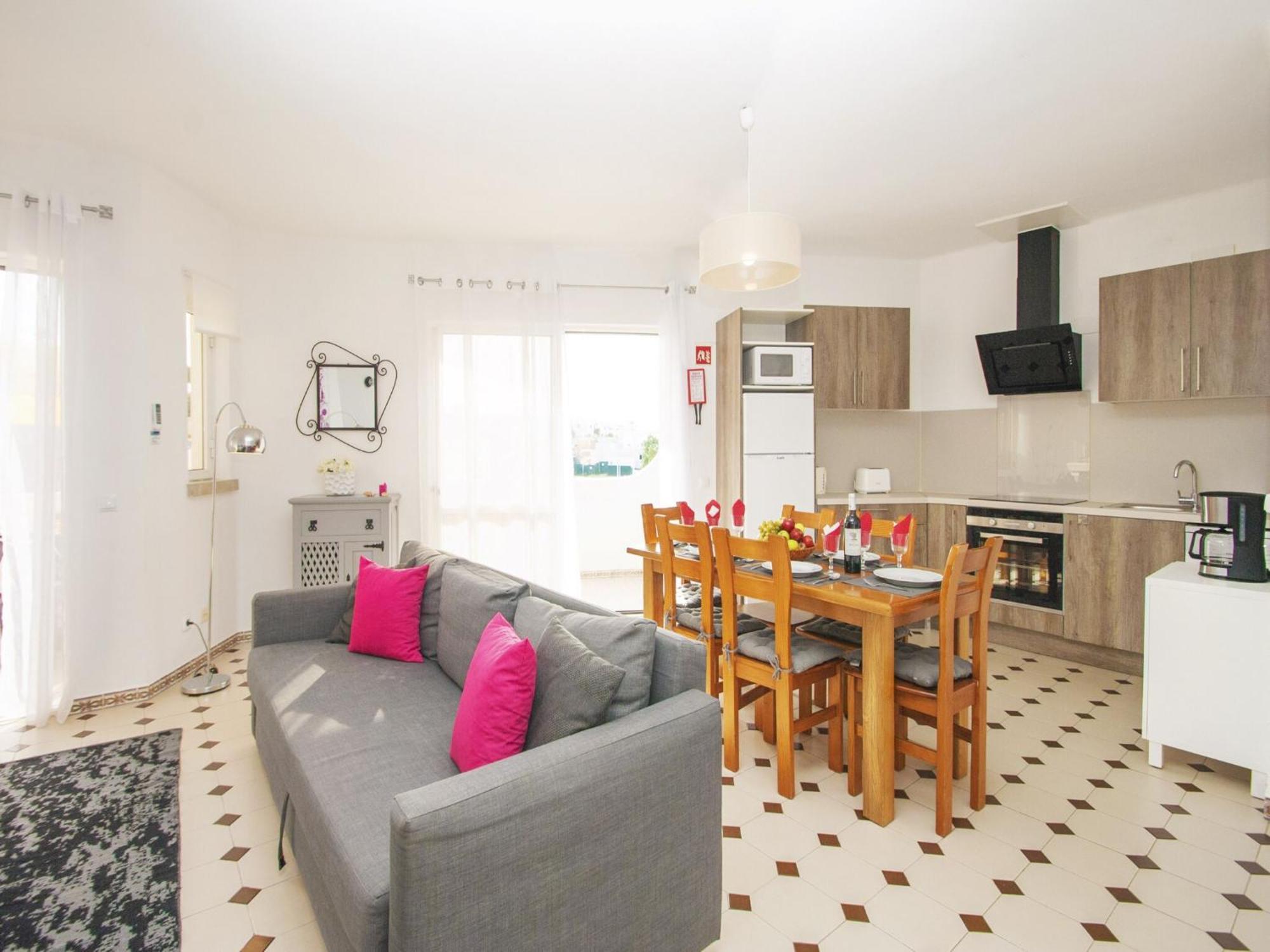 Apartment Charming Apartment, Pool,